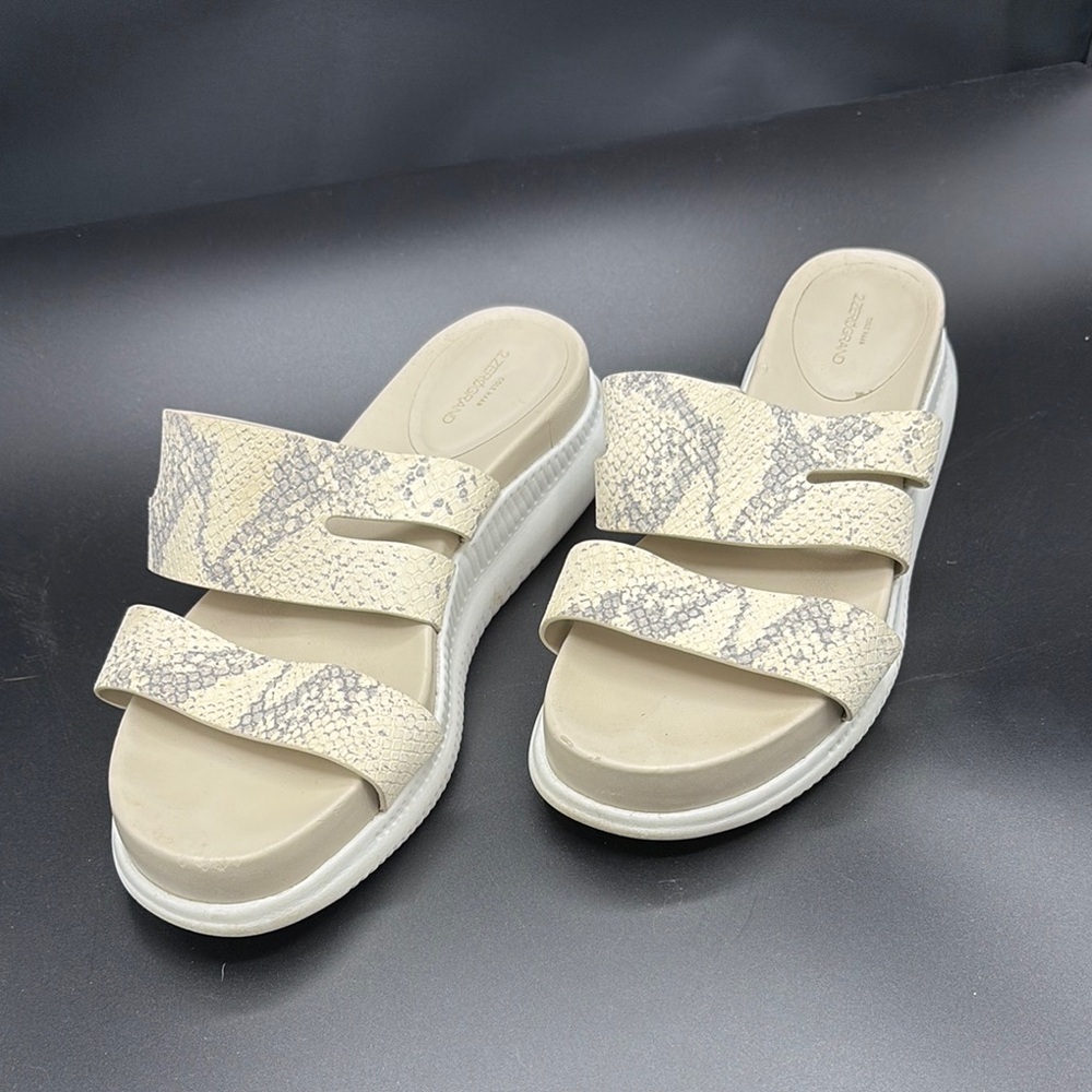 Snake‎ themed Cream and Gray Sandals with Cushioned Footbed size 8